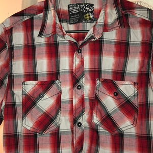 Men’s button‎ down shirt
